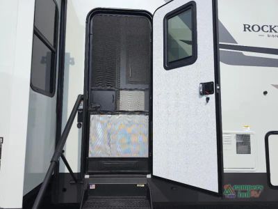 2027 Forest River RV Rockwood Signature — photo 18 view