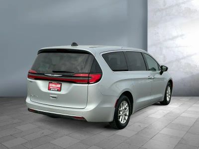 2024 Chrysler Pacifica - Photo 6
