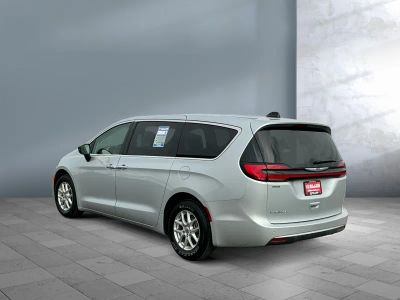 2024 Chrysler Pacifica - Photo 4