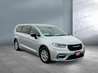 2024 Chrysler Pacifica - Photo 8