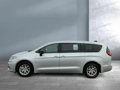 2024 Chrysler Pacifica - Photo 3
