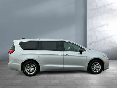 2024 Chrysler Pacifica - Photo 7