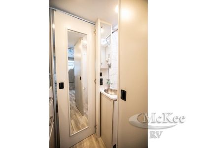 2026 Thor Motor Coach Vegas - Photo 32