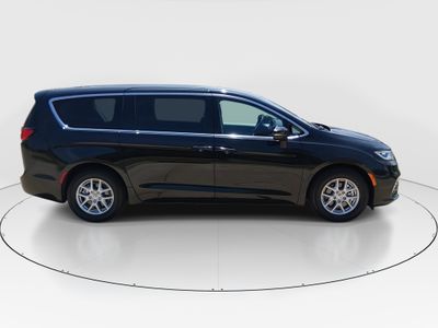 2023 Chrysler Pacifica - Photo 8