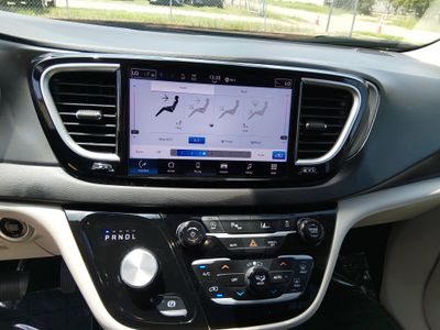 2023 Chrysler Pacifica - Photo 19
