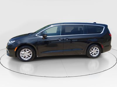 2023 Chrysler Pacifica - Photo 4