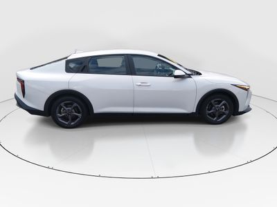 2025 Kia K4 - Photo 8