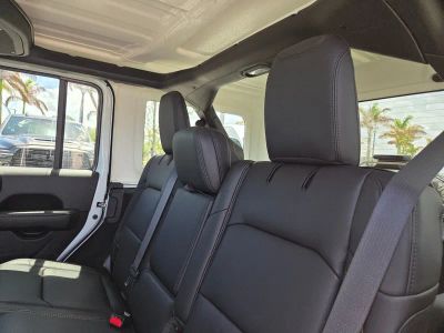 2026 Jeep Wrangler — photo 7 view