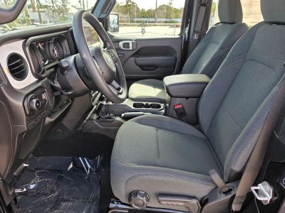 2026 Jeep Wrangler — photo 13 view