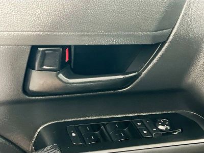 2024 Toyota Tacoma — photo 8 view