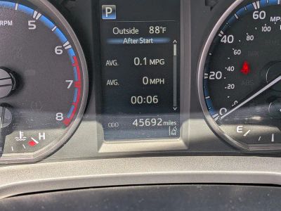 2017 Toyota RAV4 — photo 29 view