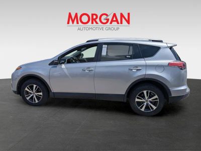 2017 Toyota RAV4 — photo 7 view