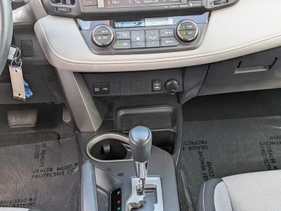 2017 Toyota RAV4 — photo 20 view