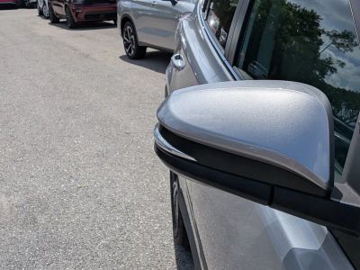 2017 Toyota RAV4 — photo 12 view