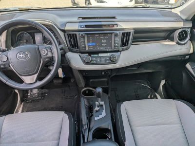 2017 Toyota RAV4 — photo 16 view