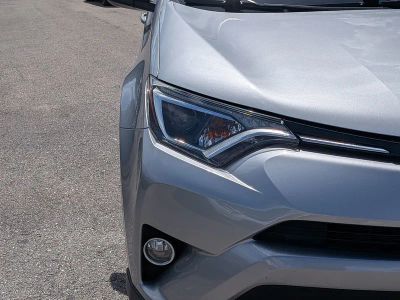 2017 Toyota RAV4 — photo 10 view
