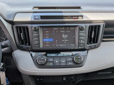 2017 Toyota RAV4 — photo 19 view