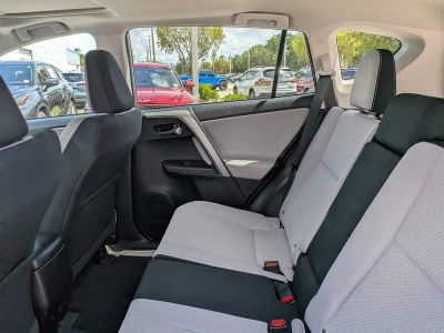2017 Toyota RAV4 — photo 15 view