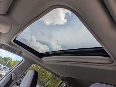 2017 Toyota RAV4 — photo 22 view