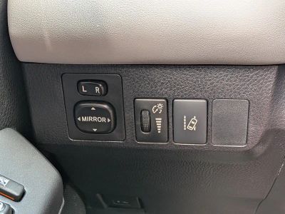 2017 Toyota RAV4 — photo 24 view