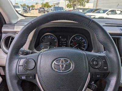 2017 Toyota RAV4 — photo 27 view