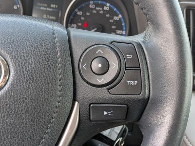 2017 Toyota RAV4 — photo 26 view