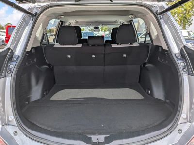 2017 Toyota RAV4 — photo 13 view