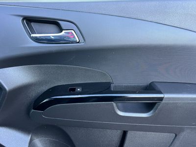 2015 Chevrolet Sonic - Photo 18