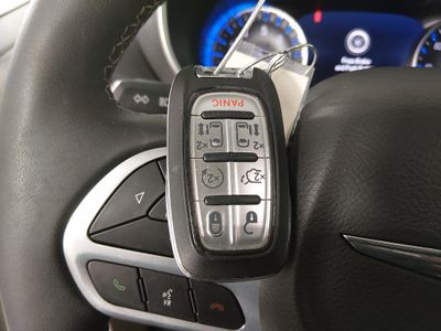 2024 Chrysler Pacifica — photo 15 view