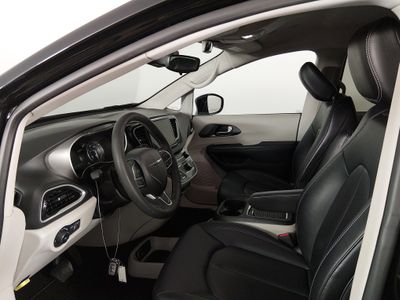 2024 Chrysler Pacifica — photo 20 view