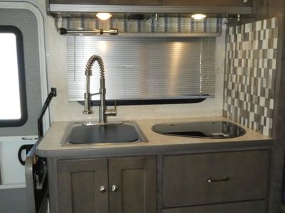 2018 Winnebago FUSE - Photo 7