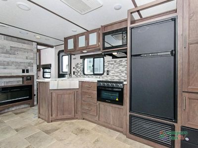 2021 Dutchmen RV Coleman — photo 13 view