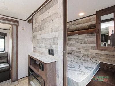 2021 Dutchmen RV Coleman — photo 8 view