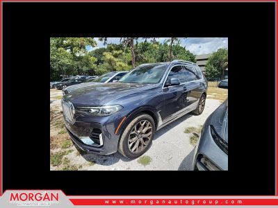 2021 BMW X7 xDrive40i in Arctic Grey Metallic — front three-quarter view