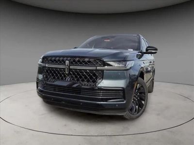 2025 Lincoln Navigator — side profile view