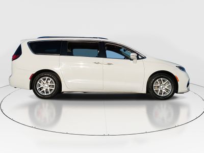 2021 Chrysler Pacifica - Photo 8
