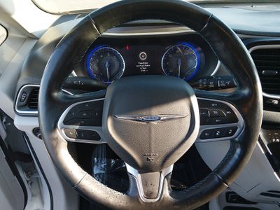 2021 Chrysler Pacifica - Photo 12