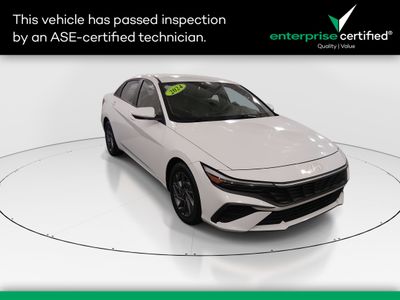 2024 Hyundai Elantra SEL IVT — front three-quarter view