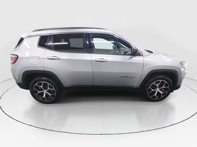 2024 Jeep Compass — photo 8 view