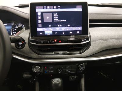 2024 Jeep Compass — photo 13 view