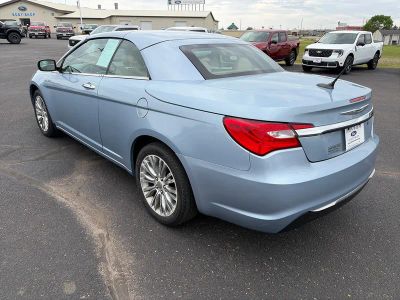 2013 Chrysler 200 — rear three-quarter view