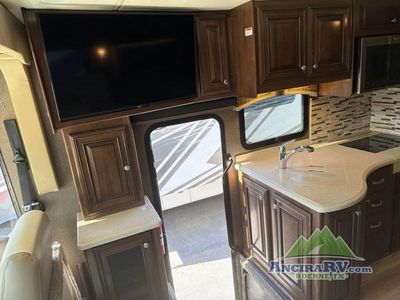 2016 Thor Motor Coach Palazzo - Photo 9