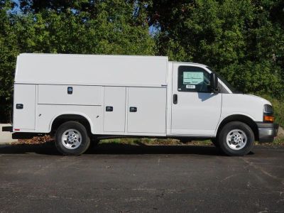 2025 Chevrolet Express 3500 — side profile view