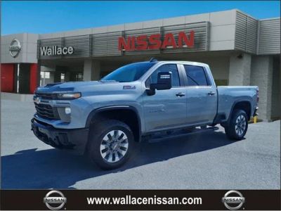 2025 Chevrolet Silverado 2500HD Custom in Sterling Gray Metallic Gxd — front three-quarter view