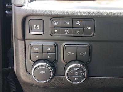 2025 Chevrolet Suburban - Photo 13