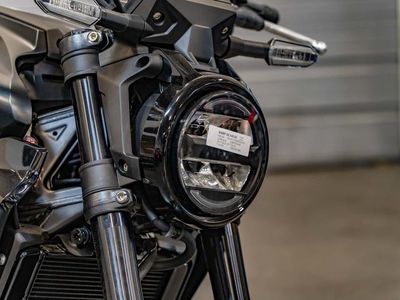 2025 Honda CB300R - Photo 14
