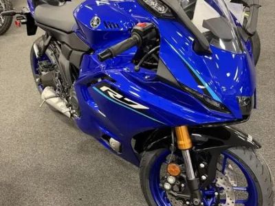 2026 Yamaha YZF-R7 — front three-quarter view