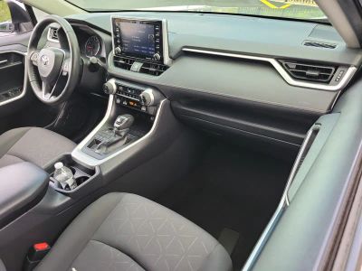 2019 Toyota RAV4 — photo 11 view