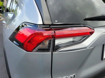 2019 Toyota RAV4 — photo 10 view