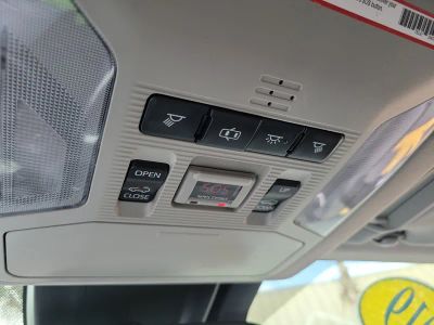 2019 Toyota RAV4 — photo 19 view